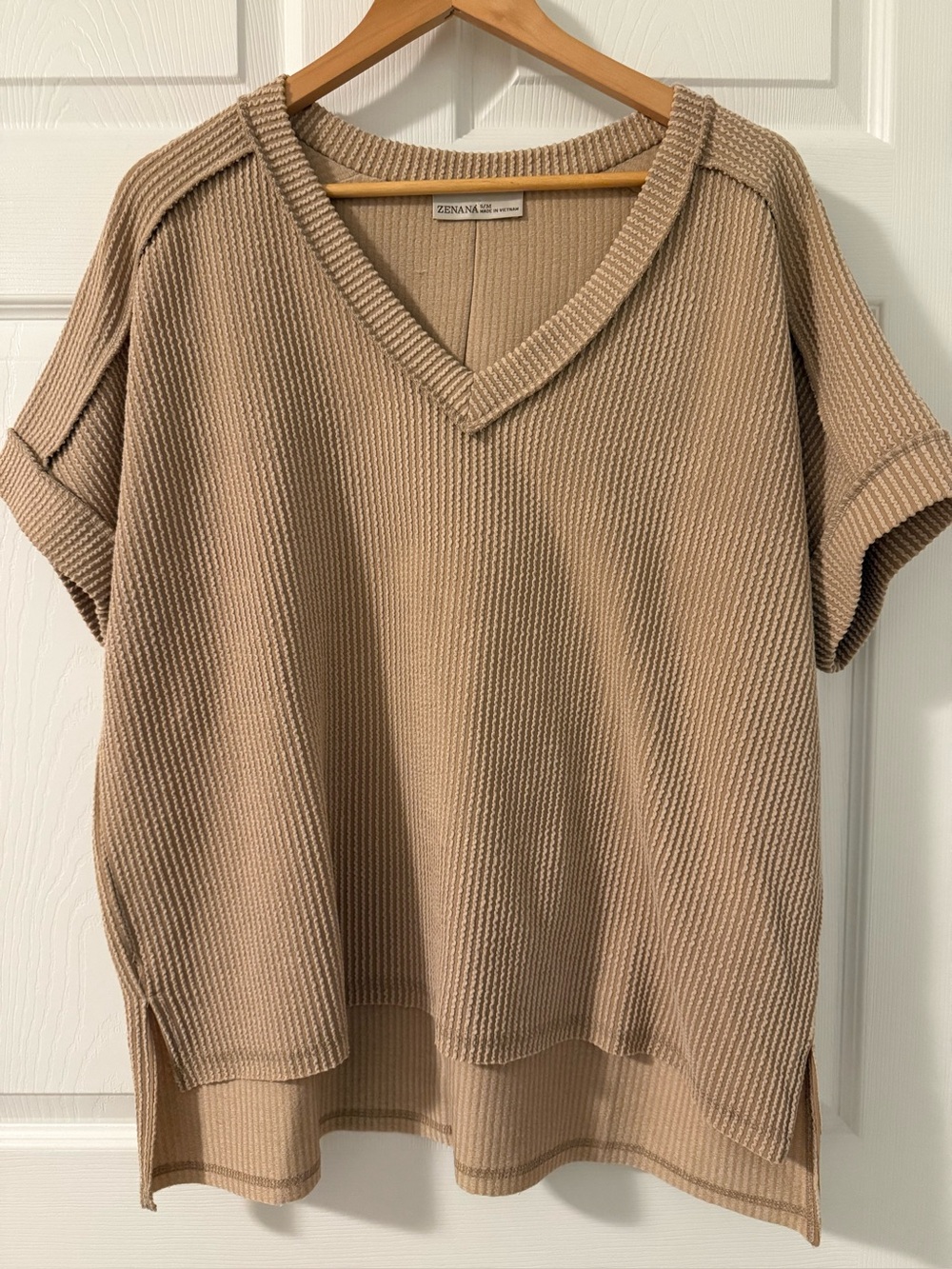 Zenana Waffle Knit V-Neck Tunic Top Taupe Short Sleeve High Low Size S/M